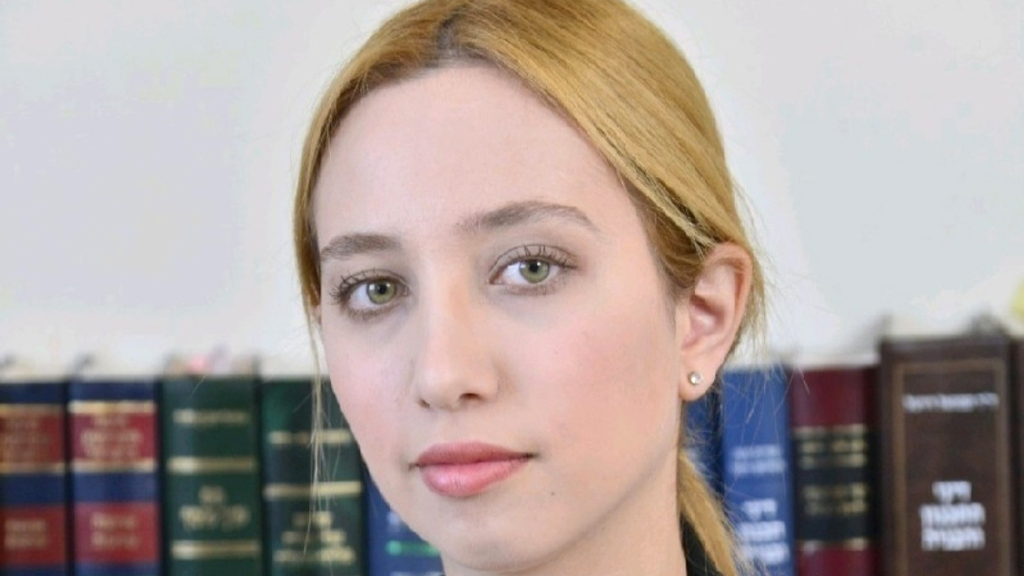 האם אפליית גיל בביטוחי הבריאות לגיטימית?