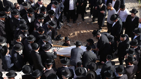 הלוויתו של אליעזר גולדברג שנהרג באסון הר מירון, צילום: אלכס קולומויסקי