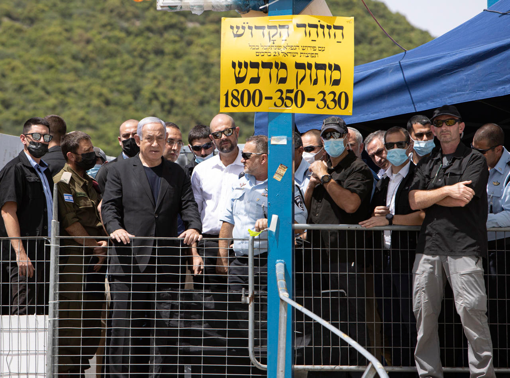 ראש הממשלה בנימין נתניהו השר לביטחון פנים אמיר אוחנה ומפכ"ל המשטרה יעקב שבתאי בביקור ב מירון (צילום: דוברות המשטרה) ראש הממשלה בנימין נתניהו השר לביטחון פנים אמיר אוחנה ומפכ"ל המשטרה יעקב שבתאי בביקור ב מירון