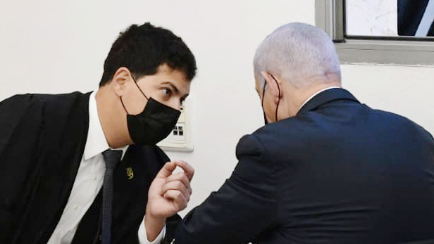 הפרקליט של נתניהו יוכל להסיט ממנו את להבות מירון
