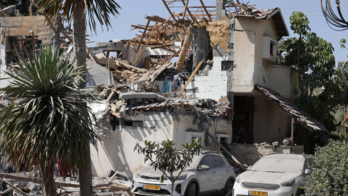 בית ביהוד שספג פגיעה ישירה , צילום:  אביגיל עוזי