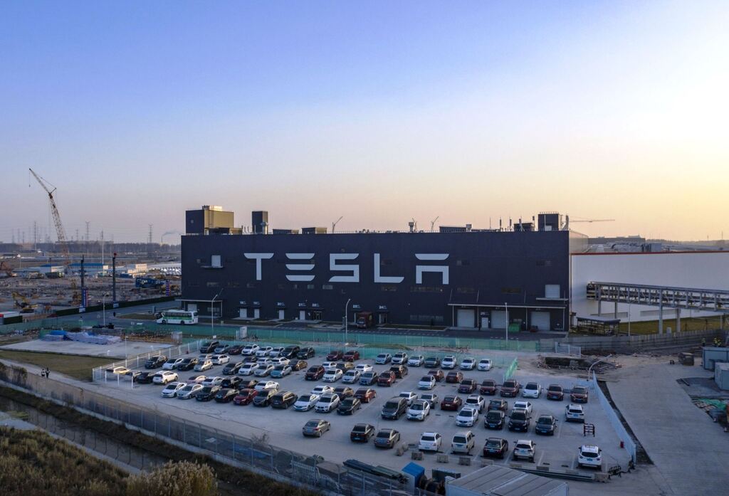 מפעל מכוניות טסלה שנגחאי סין