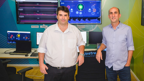מימין: יואב לוי, מנכ"ל אפסטרים סקיוריטי, ויונתן אפל, סמנכ"ל טכנולוגיות, ירין טרנוס