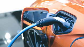 רכב חשמלי נטען , צילום: שאטרסטוק