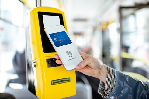 אפליקציה לתשלום בתחבורה ציבורית, צילום: שאטרסטוק