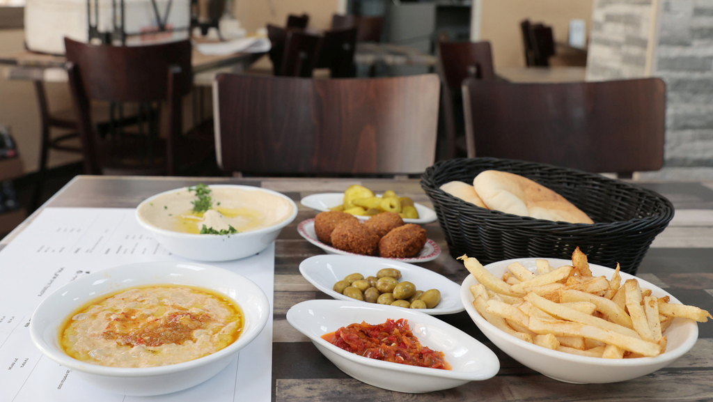 החומוסייה המפורסמת שהכנסותיה צנחו: "הקורונה היתה עדיפה"