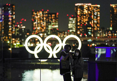 טוקיו עם סמל האולימפיאדה, EPA