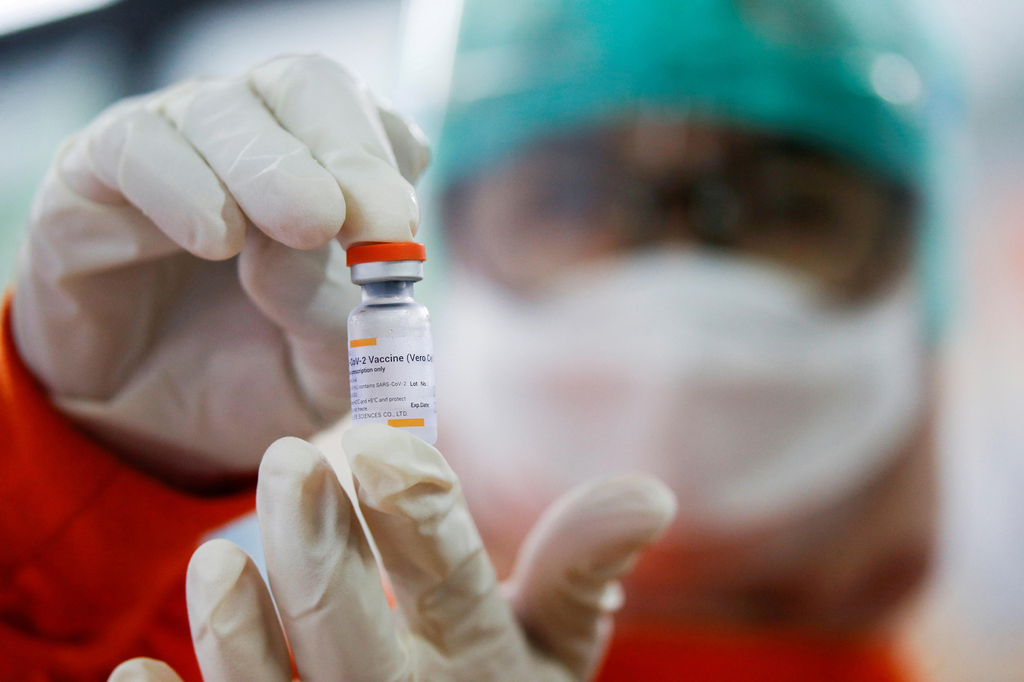 סין: אישור חירום לחיסון סינובק עבור בני 17-3