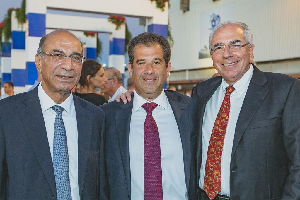 בעלי השליטה במספרנות ישראל, מימין: שלומי פוגל, אסי שמלצר וסמי קצב (צילום: דניאל צרסקי) מימין שלומי פוגל אסי שמלצר סמי קצב מספנות ישראל