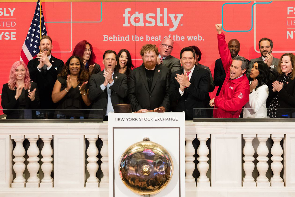 פסטלי fastly וול סטריט