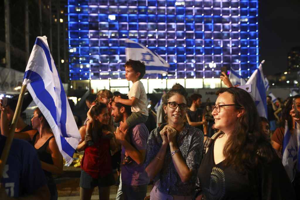 ת"א חוגגת את השבעת הממשלה: אלפים בכיכר רבין | כלכליסט