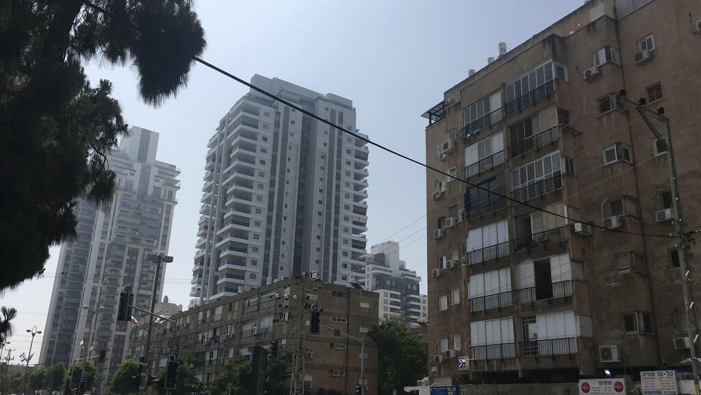בכמה נמכרה דירת 5 חדרים ברחוב המכבים בחולון?