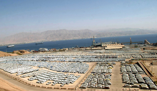 עשרים ו שתיים אלף מכוניות  חדשות ב חניון מכוניות ענק ב נמל אילת, צילום: גו קוט