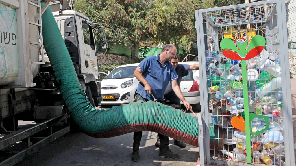 למרות התנגדותן: רשתות המזון נערכות להחזרת בקבוקים גדולים