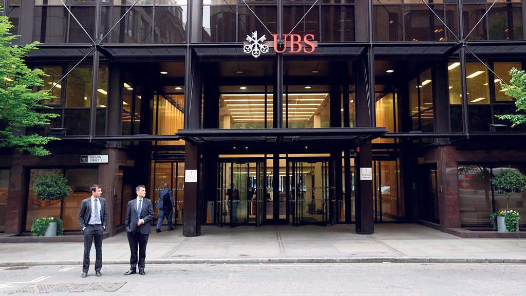 בניגוד לקשיחות הבנקים בארה&quot;ב, UBS יאפשר מודל היברידי לצמיתות
