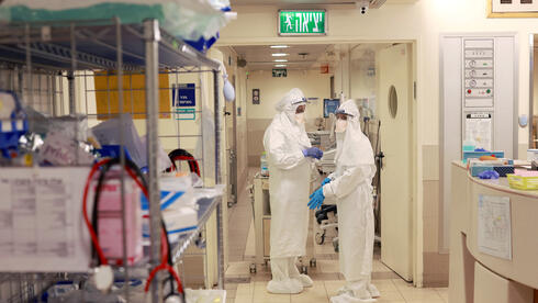מחלקת קורונה בבית חולים איכילוב, צילום: עמית שעל