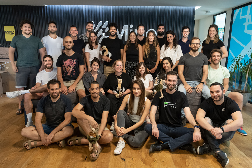 עובדי חברת mine