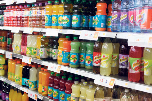 משקאות בסופרמרקט, צילום: עמית שעל