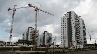 באר יעקב פרויקט בנייה דירות עגורן, אבי מועלם