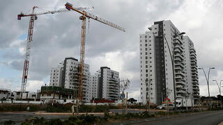 באר יעקב פרויקט בנייה דירות עגורן, אבי מועלם