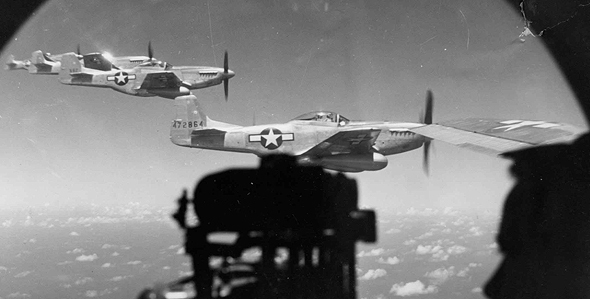 מטוסי מוסטנג בקרב, צילום: ww2today