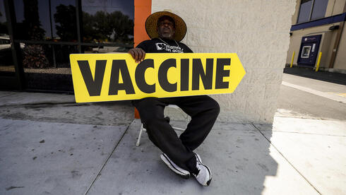 בדרך לעמדת חיסונים בלוס אנג