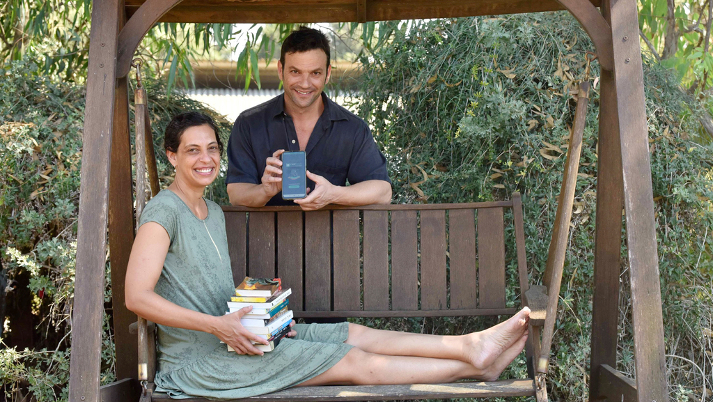 מייסדי realbook נדב ואפרת ברונשטיין. "אנחנו רוצים להשלים את השירות למי שספריות לא משרתות אותו"
(צילום: שרון צור) מייסדי realbook נדב ו אפרת ברונשטיין פנאי