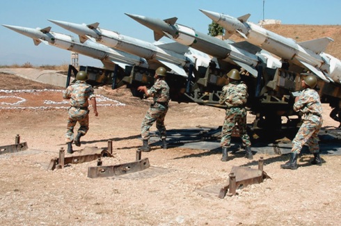 חיילי סוריה באימון נ"מ, מכינים משגרי S125 מיושנים, צילום: אתר משרד הביטחון הסורי 