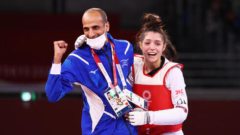 סמברג ושרעבי חוגגים את הזכיה, צילום: רויטרס