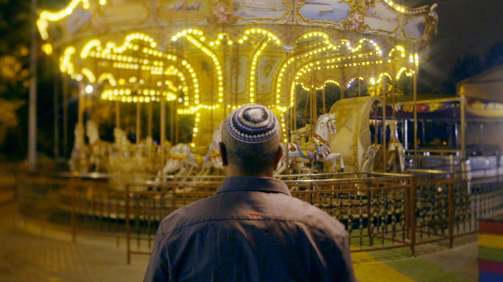 דני מור ב"חורים". "הוא רצה למצות את כל האפשרויות. אבל לא קרה כלום, כאילו הרצח זה סתם. יש פה המון דברים שלא מריחים טוב" (צילום: HOT8 אורי אקרמן) דני מור מתוך הסרט חורים פנאי
