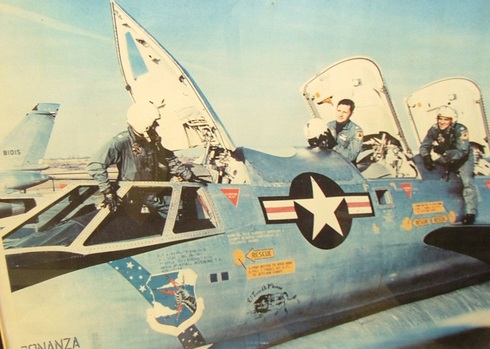 שלושה בטור. צוות מפציץ האסלר, צילום:USAF