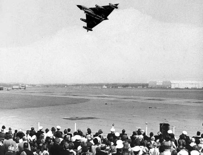 האסלר וקהל צופים (אילוסטרציה), צילום:USAF