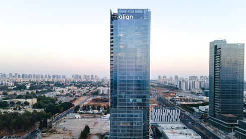 רבוע כחול רכשה 24 קומות במגדל משרדים בפ"ת ב-377 מיליון שקל