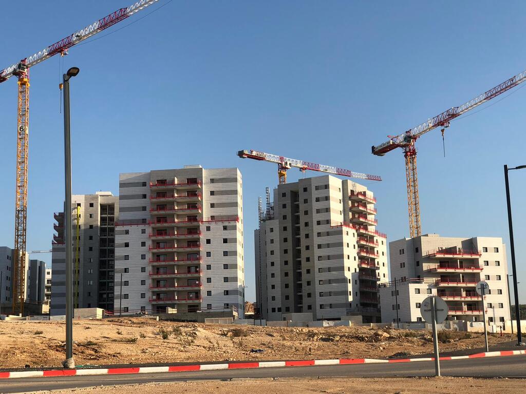 פרויקט מגורים בבנייה. "הוצאת היתר למיזם סטנדרטי הופכת לעניין של למעלה משנתיים" (ליטל גואלמן) פרויקט מגורים בבנייה. "הוצאת היתר למיזם סטנדרטי הופך לעניין של למעלה משנתיים"