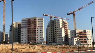 פרויקט מגורים בבנייה. "הוצאת היתר למיזם סטנדרטי הופך לעניין של למעלה משנתיים"  , ליטל גואלמן