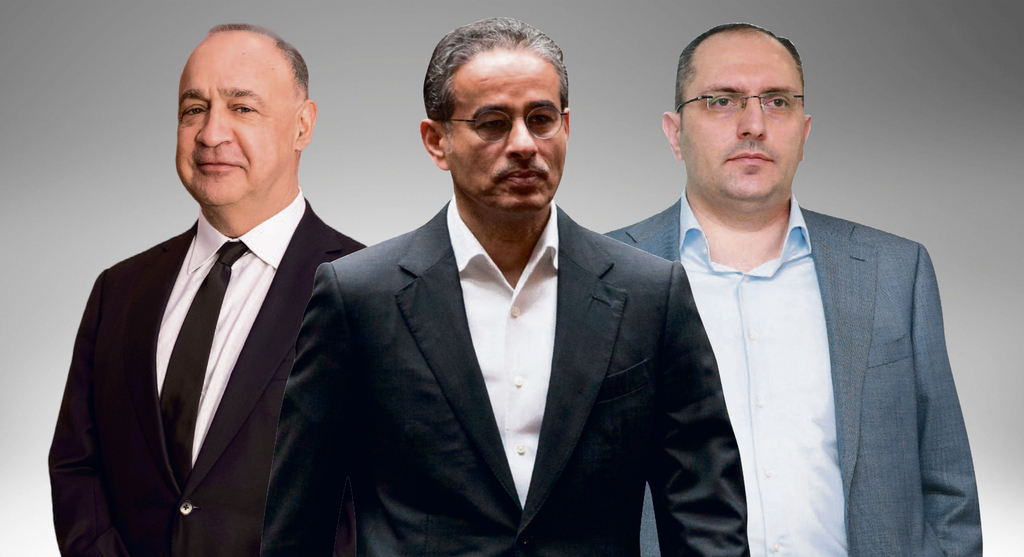 מימין: בעלי רבוע כחול מוטי בן משה, הטייקון מהאמירויות מוחמד אלאבאר, ובעלי כלל תעשיות לן בלווטניק מימין מוטי בן משה מוחמד אלאבאר לן בלווטניק