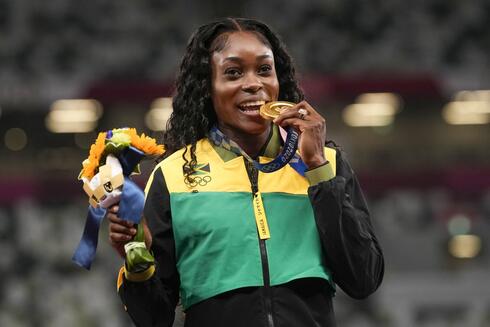 איליין תומפסון הרה מדליית זהב 100 מטר 200 מטר טוקיו 2020, צילום: AP