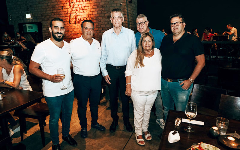 נורית כוזהינוף, מוטי כוזהינוף, אורן כוזהינוף, שוקי ברשטיין מנכ"ל מרכנתיל, יוסי כהן ומתן אבני (צילום: איליה צ'רקסקיי) נורית כוזהינוף, מוטי כוזהינוף, אורן כוזהינוף, שוקי ברשטיין מנכ"ל מרכנתיל, יוסי כהן ומתן אבני