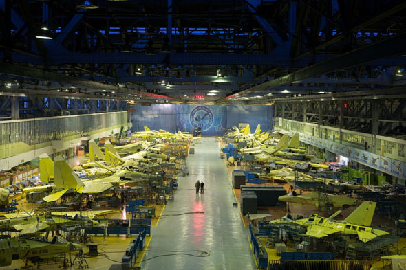 מערך ייצור מטוסי קרב במפעל אירקוט הרוסי. מי יקנה?, צילום: Irkut