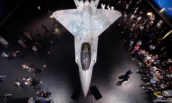 שחמט מלמעלה. שימו לב לכנף הדלתא; הרבה שנים לא ראינו כזה מטוס, צילום: sukhoi