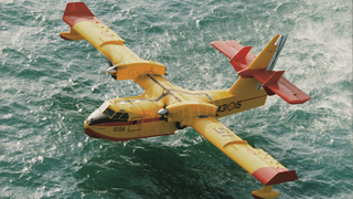 מטוס CL-415 מרחף מעל פני המים, Viking Air LTD