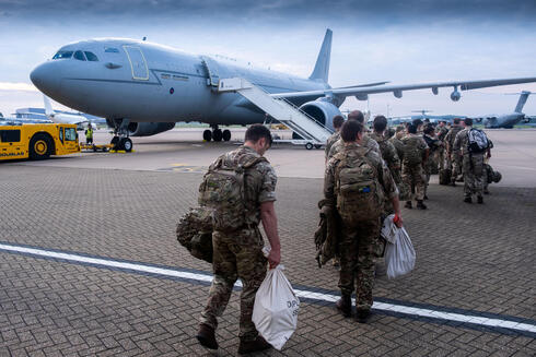כוחות זרים שנשלחו לאפגניסטן. סיוע צבאי אמריקני הוא עניין זמני , צילום: AP
