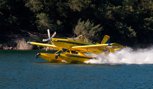 שואב מים מהשטח. מטוס הפייר בוס, צילום: שאטרסטוק