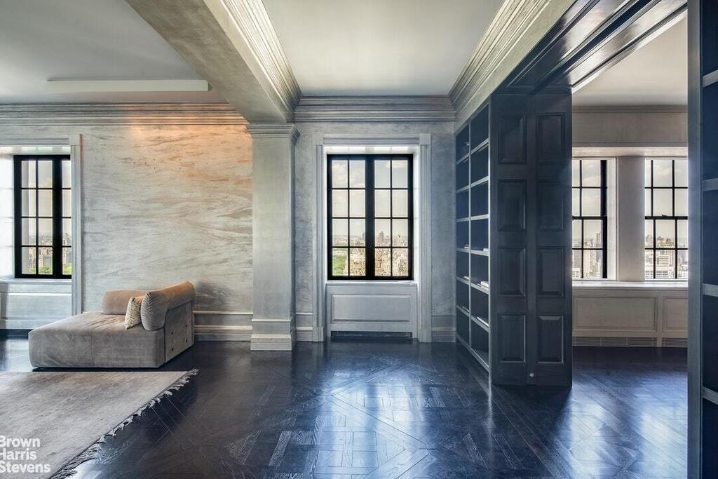 למכירה מלון פייר ניו יורק איב סן לורן