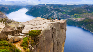 פוטו מקומות שחייבים להיות בהם סלע פולפיט פריקסטולן נורווגיה , צילום: שאטרסטוק