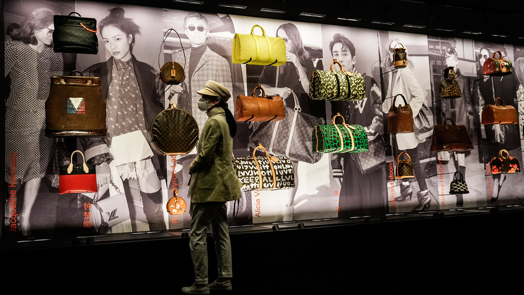 סין רוצה לחלק מחדש את העושר, לואי ויטון והרמס כבר סובלים         