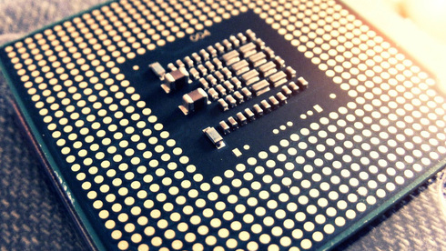 הרכיב הקטן שגרם למחסור גדול בשוק השבבים