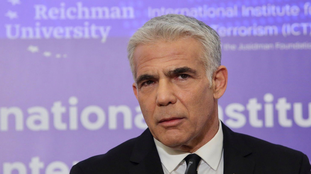 שר החוץ יאיר לפיד מנאומו הערב בכנס המכון למדיניות נגד טרור באוניברסיטת רייכמן