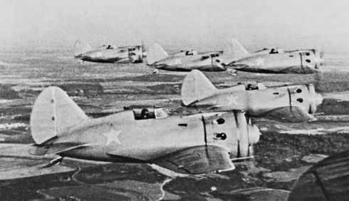 כוח מטוסי I16 בדרכו למטרה - שתי שלישיות, שיתפצלו לשני V כשייתקלו באויב, צילום: airwar