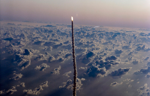 שיגור מעבורת חלל. האם משימה אזרחית, או שתילת לוויין סודי?, צילום: NASA